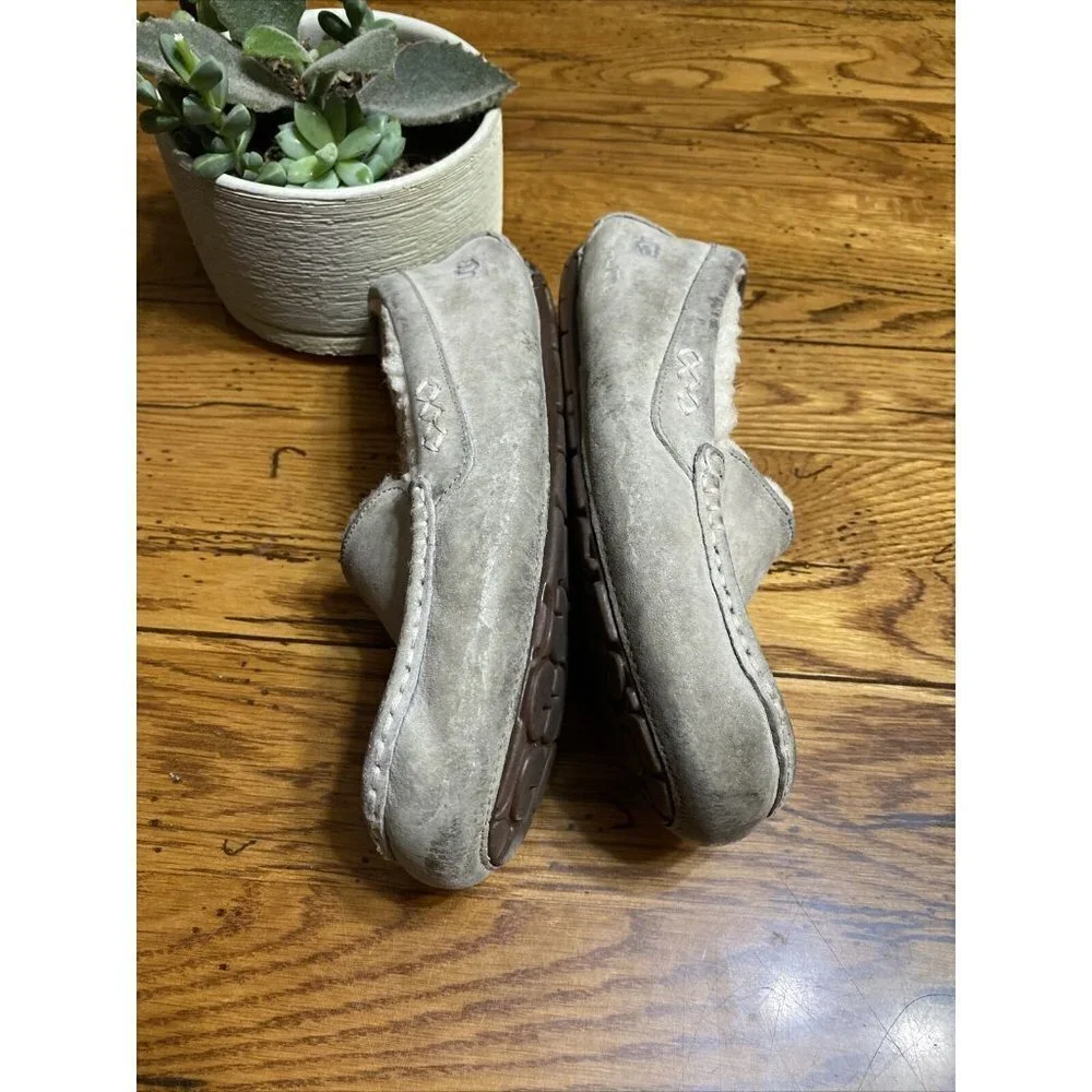Ugg women's ansley moccasin size US 8 gray suede in great condition
